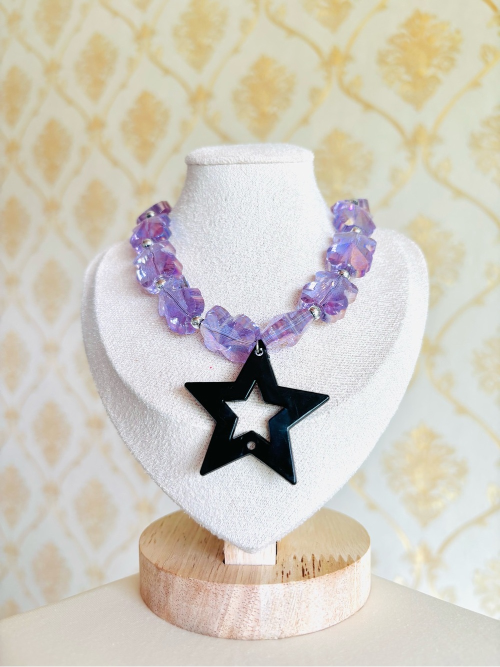 One of a kind Lavender Beaded Necklace with Black Star Pendant - Women Jewelry - Picture 4 of 6